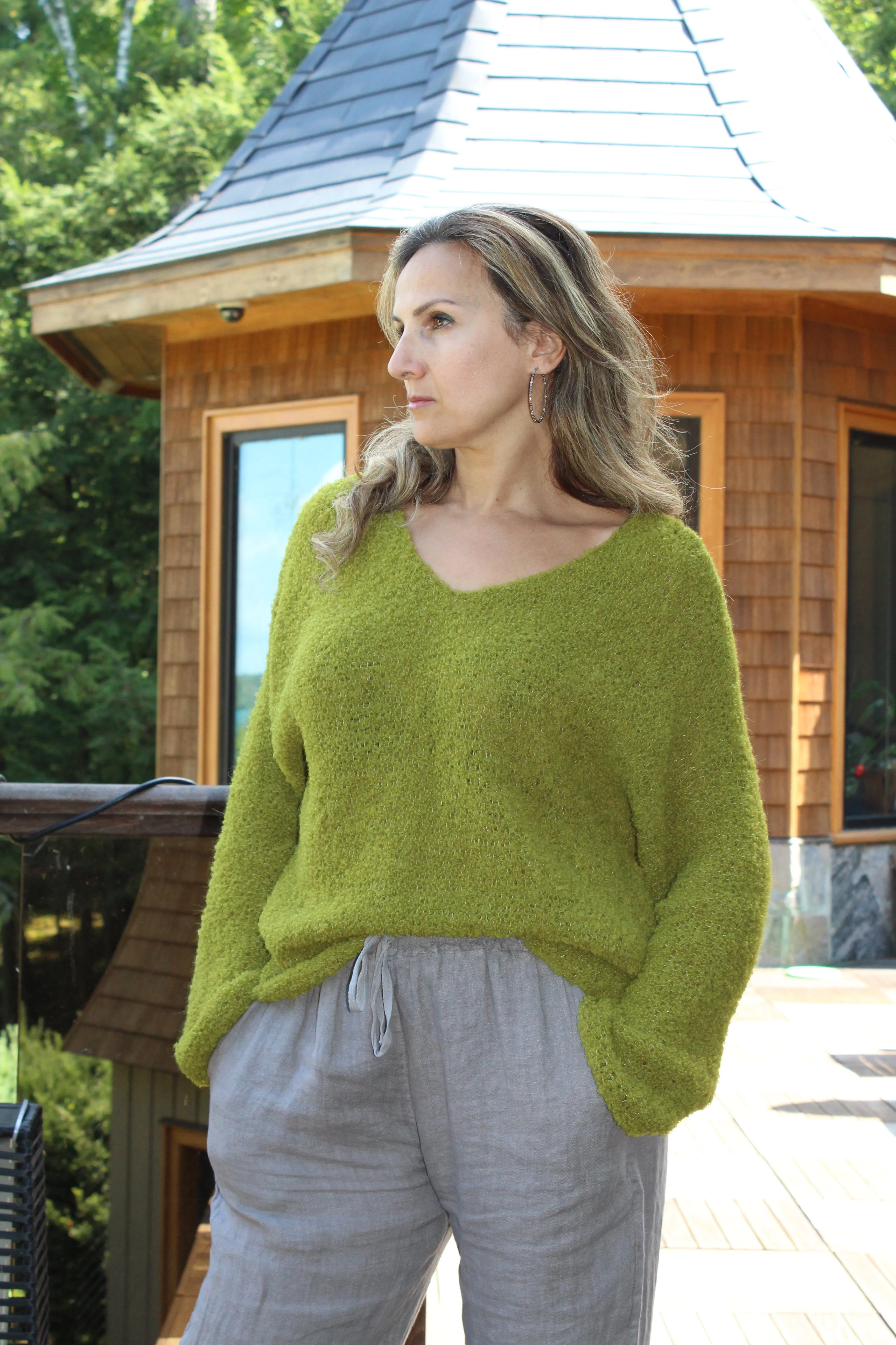 Alpaca wool hand knit sweater pullover.