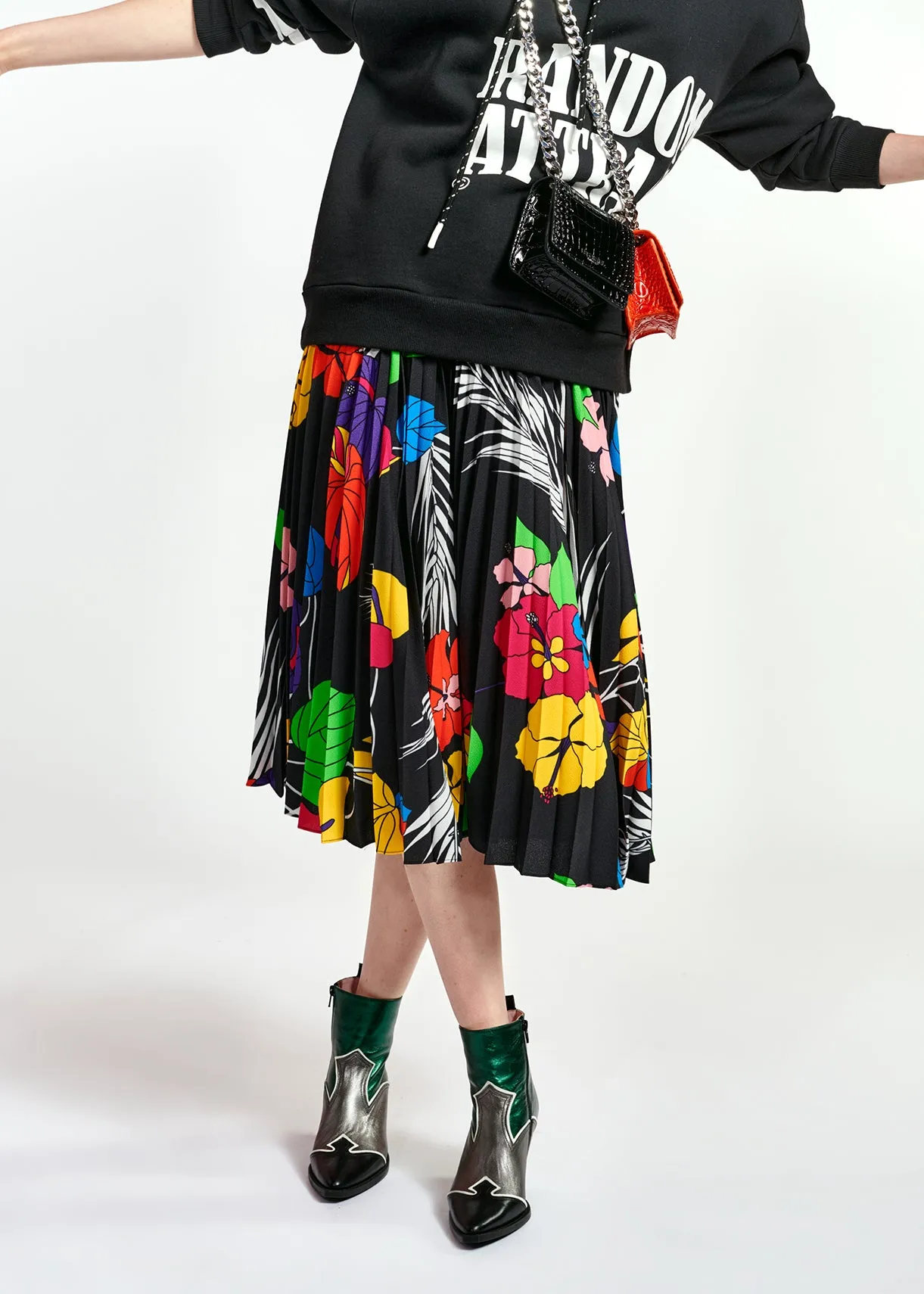 Black tropic print pleated skirt