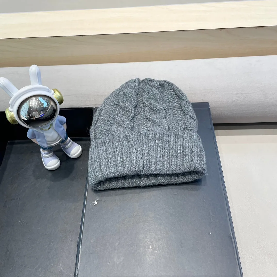 CABLE-KNIT BEANIE HAT IN SHARK GRAY WOOL 438142