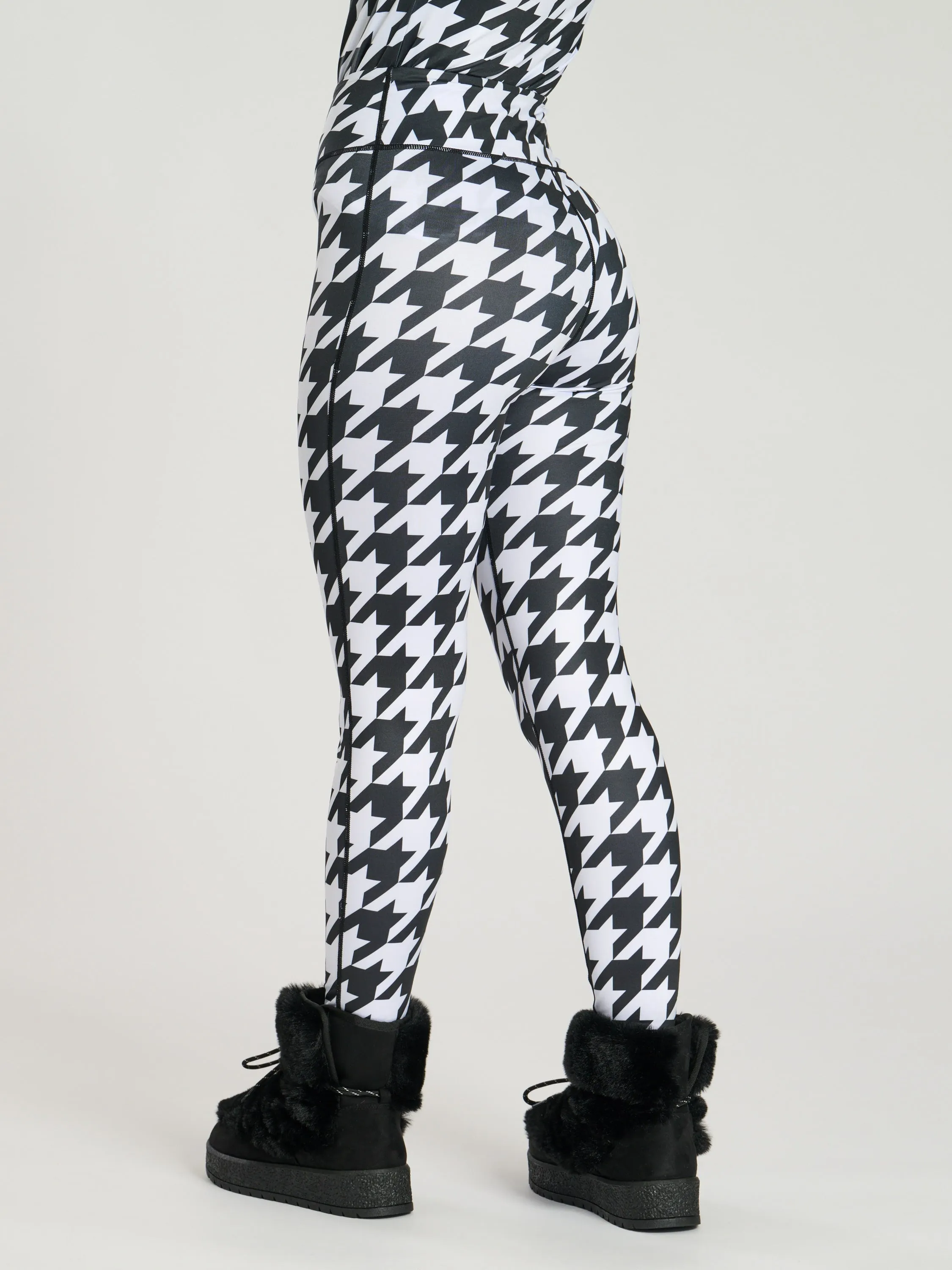 The 'Alpine' legging in monochrome houndstooth