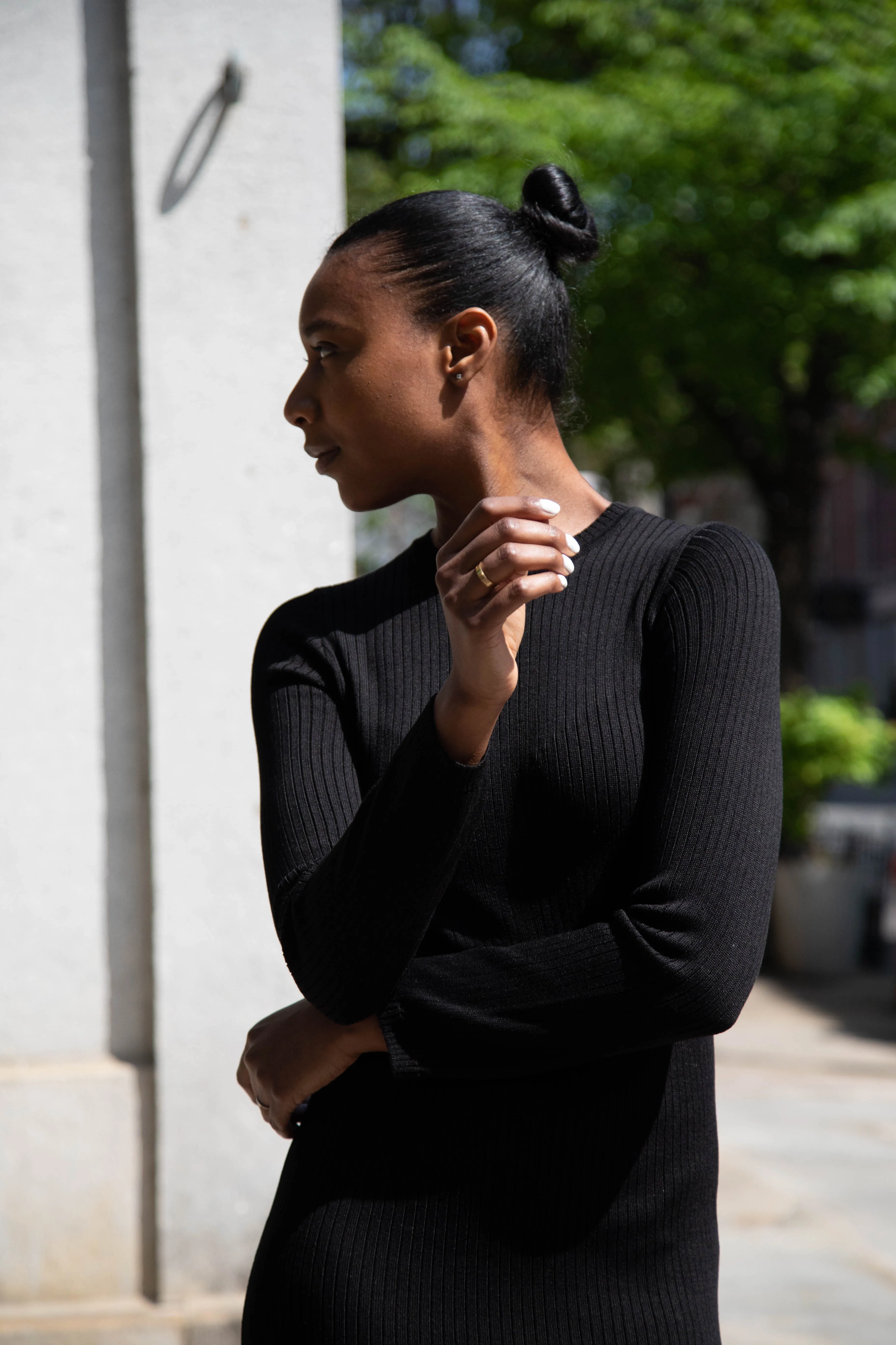 Une Heures | Long Sleeve Crew Neck Dress in Noir