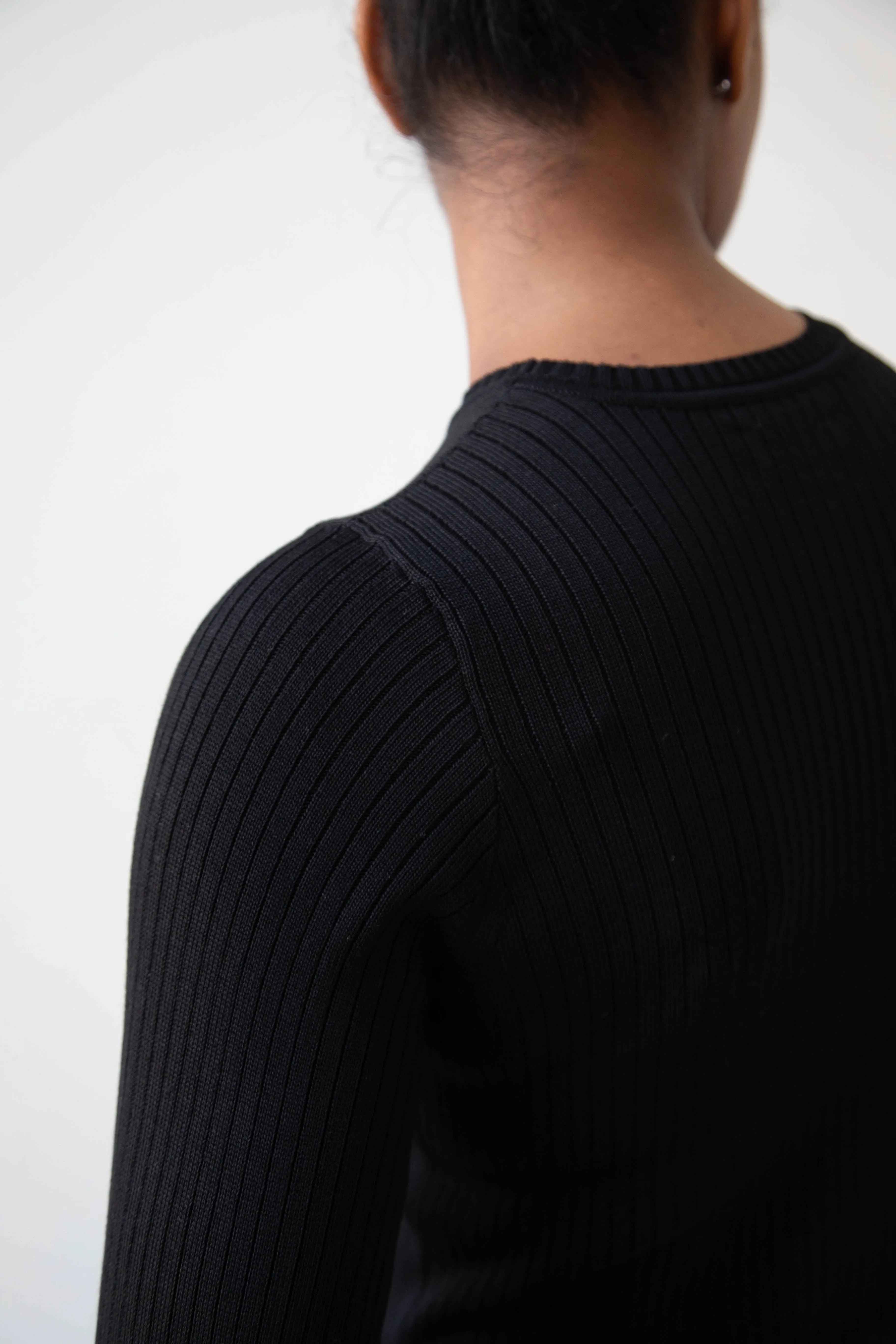 Une Heures | Long Sleeve Crew Neck Dress in Noir