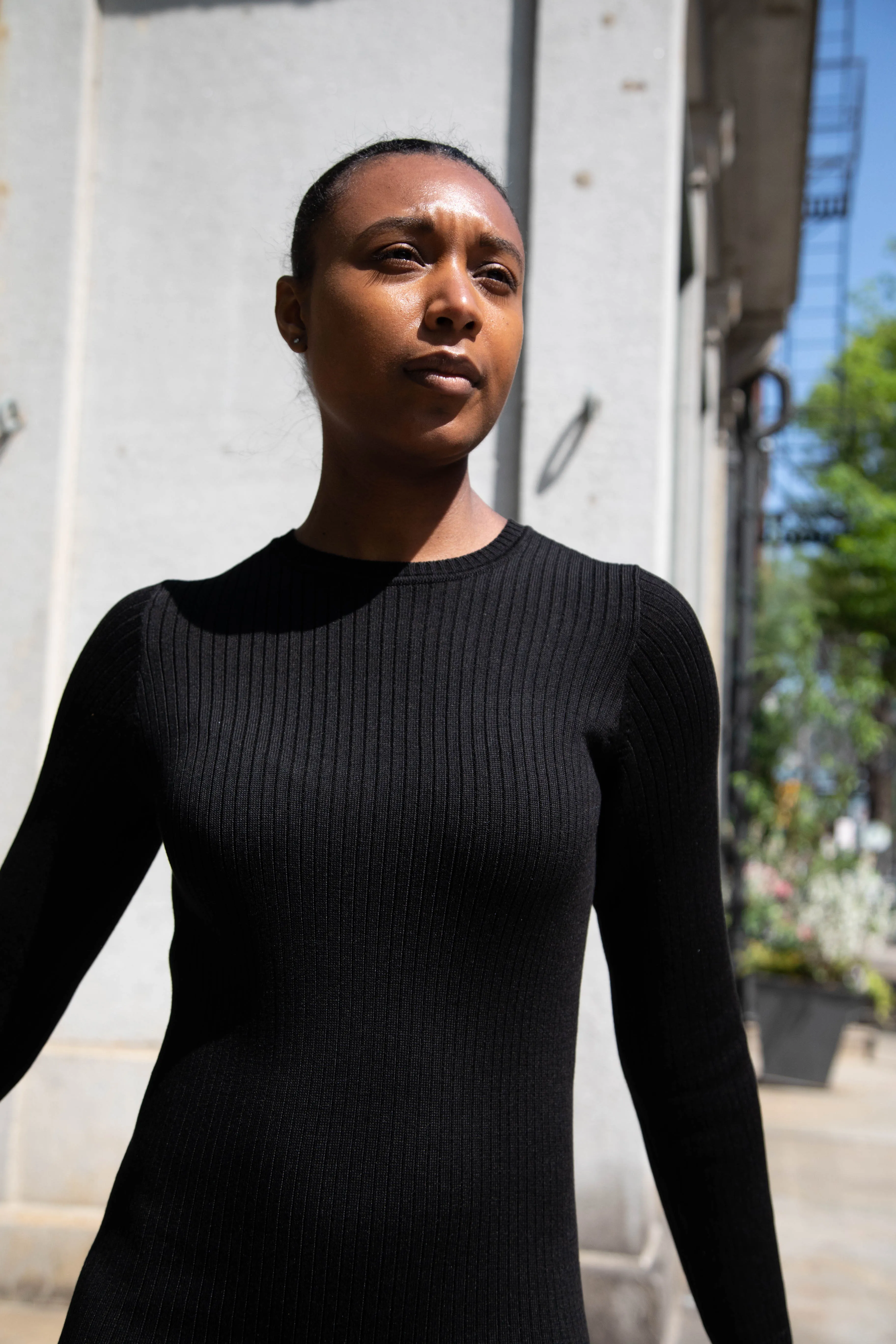 Une Heures | Long Sleeve Crew Neck Dress in Noir