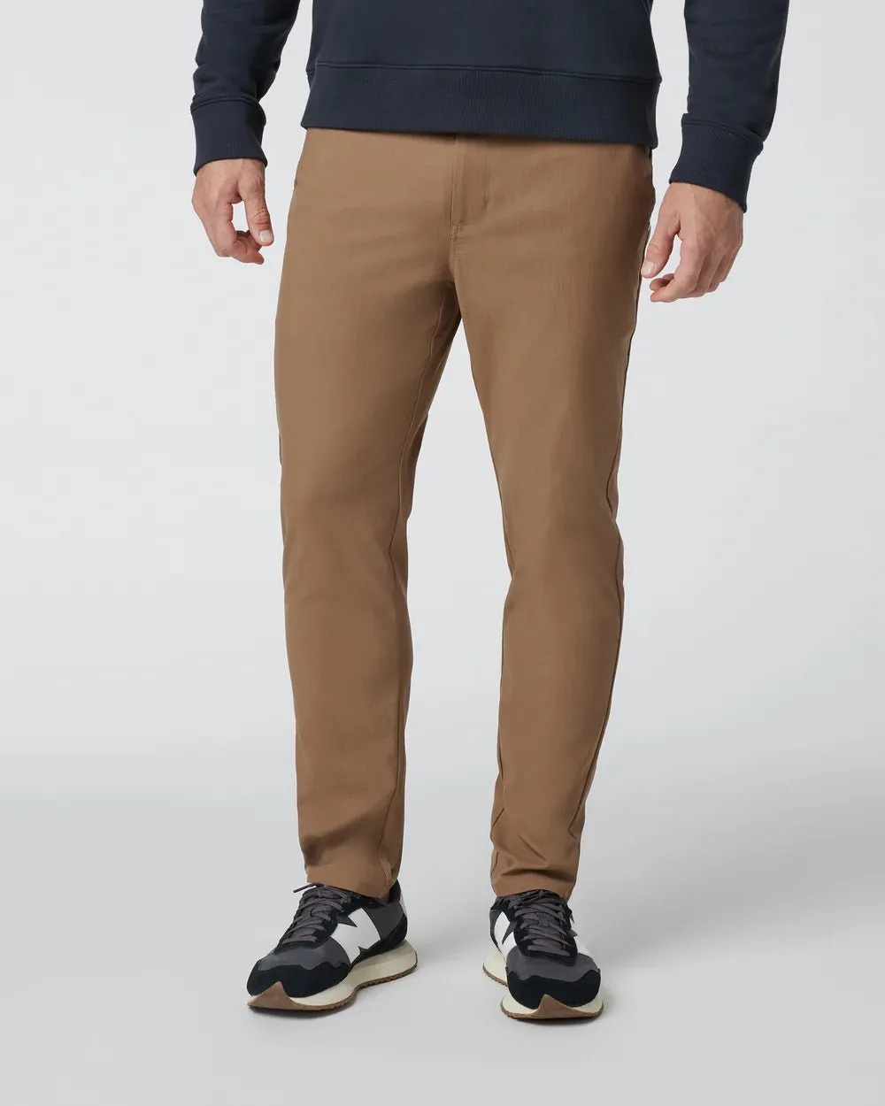 Vuori Cascade Tech Chino Pant in Pecan